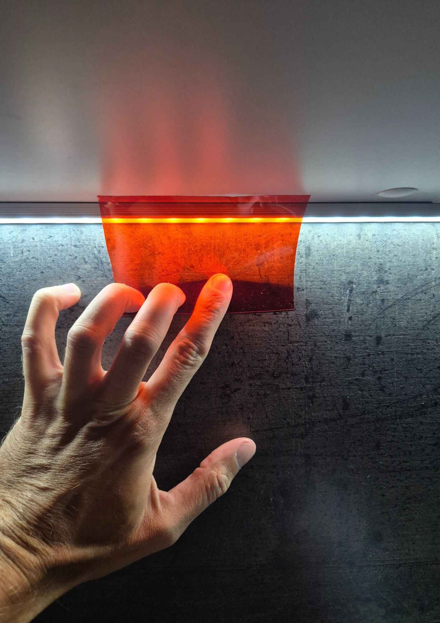 Red foil Mitochondriak® blocking 100% blue, green light